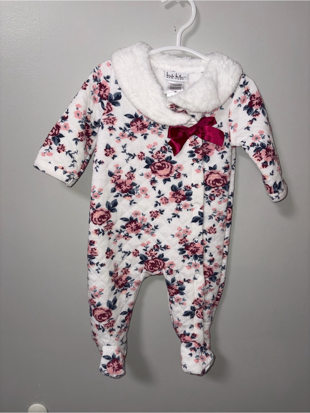 Nicole Miller White Quilted Faux Fur Collar Burgundy Bow Floral Snap Footie 3-6M